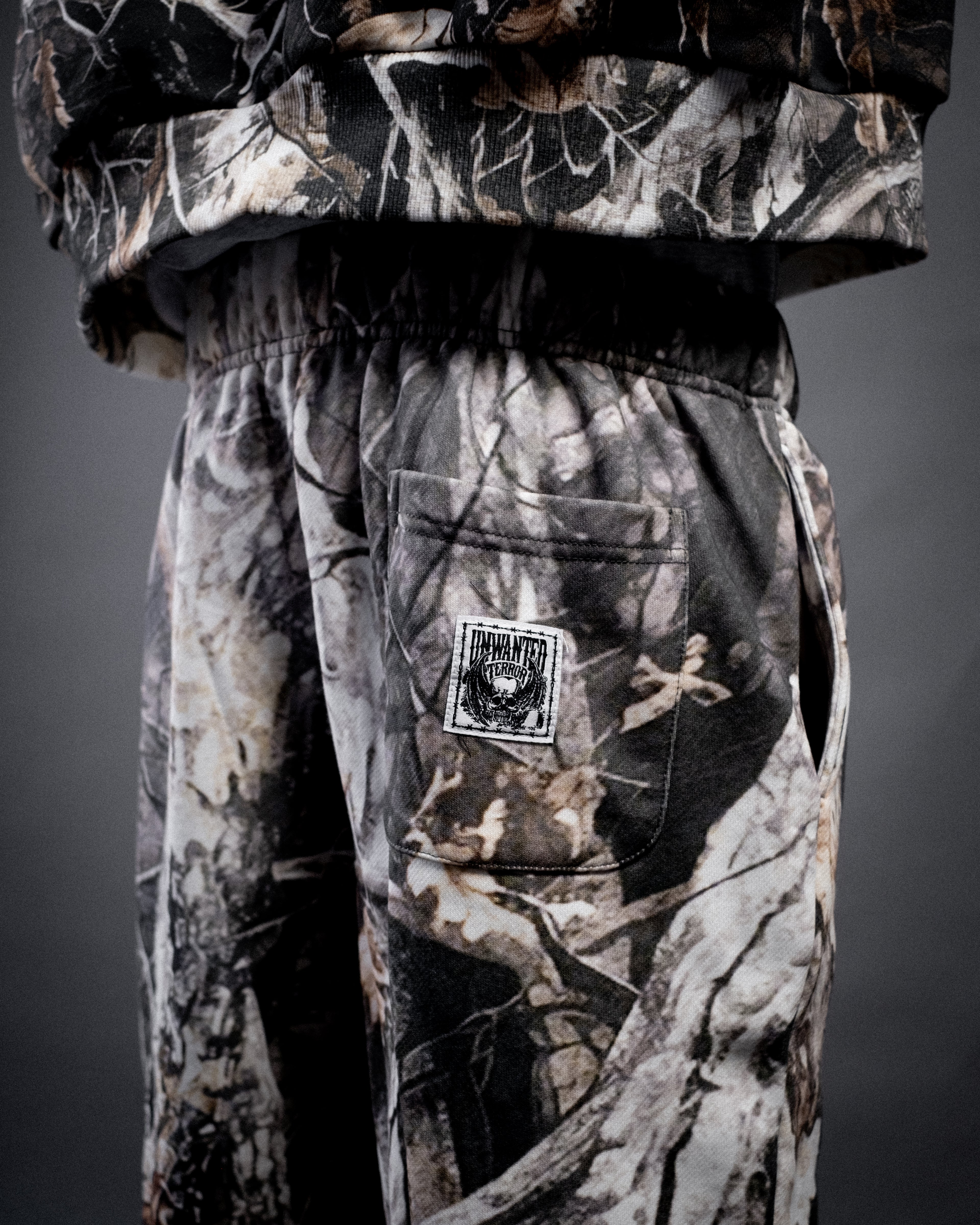 [PRE-ORDER] FEARTREE CAMO SWEATPANTS