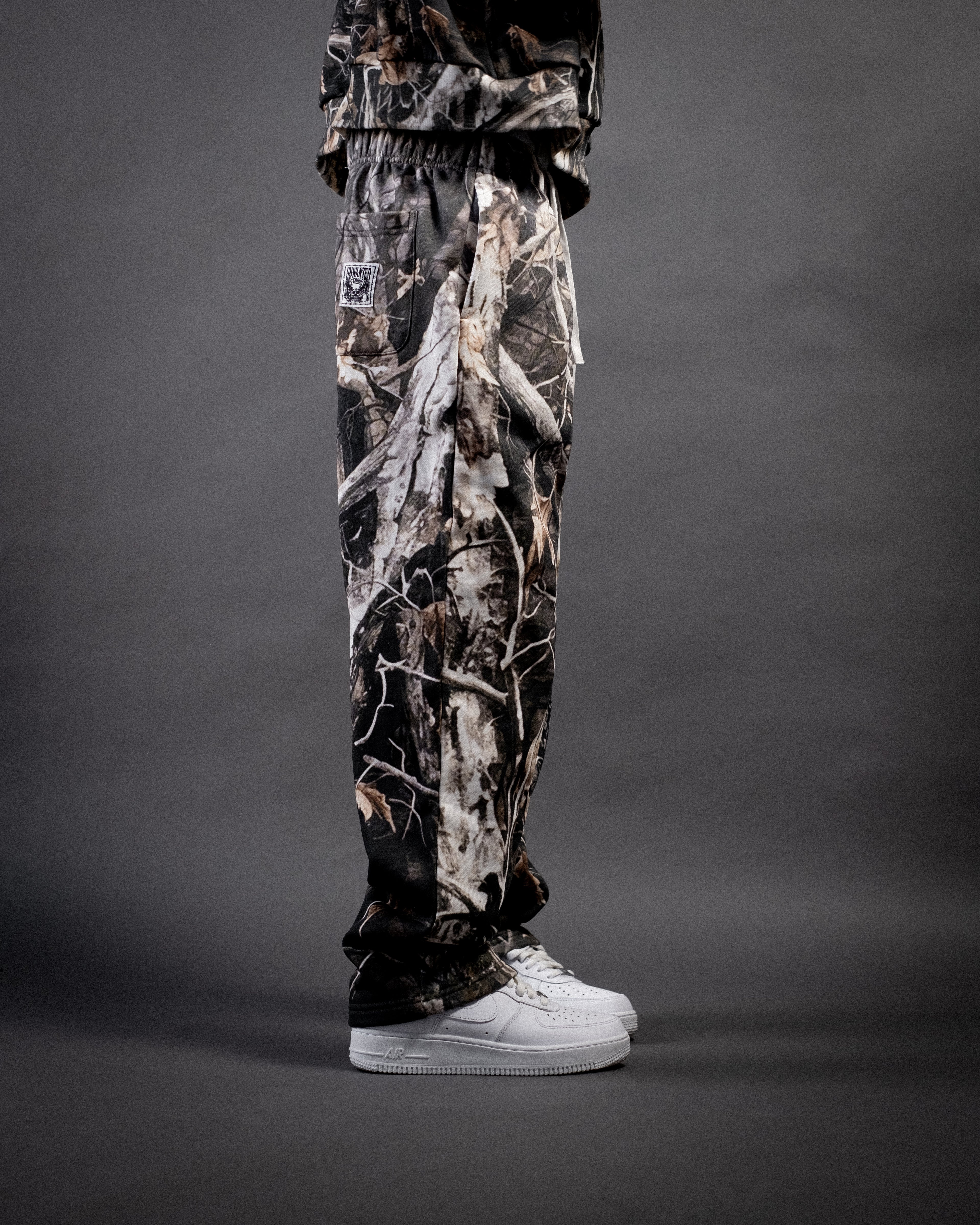 [PRE-ORDER] FEARTREE CAMO SWEATPANTS