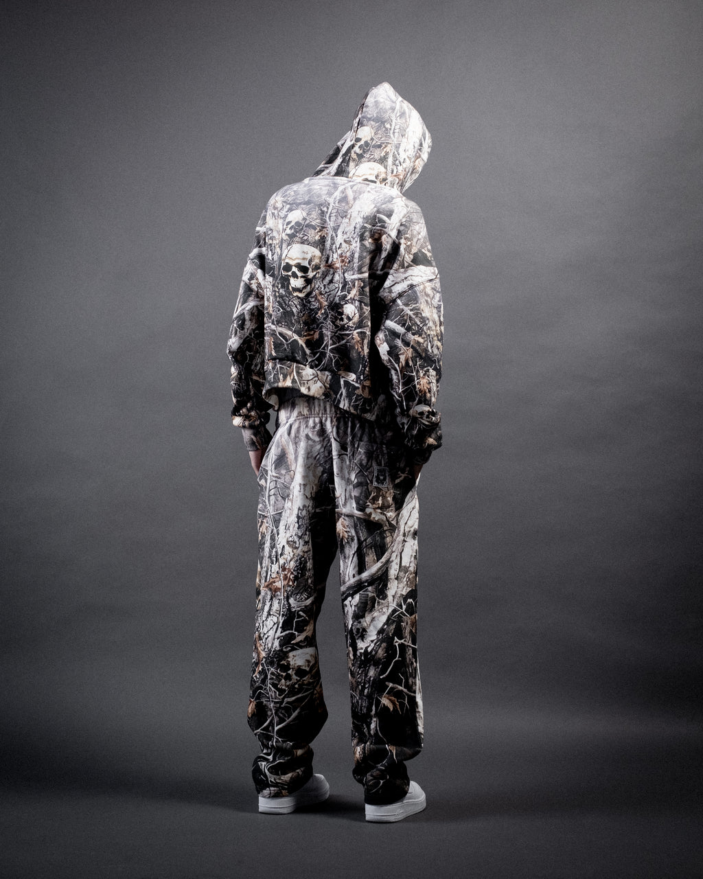 [PRE-ORDER] FEARTREE CAMO SWEATPANTS