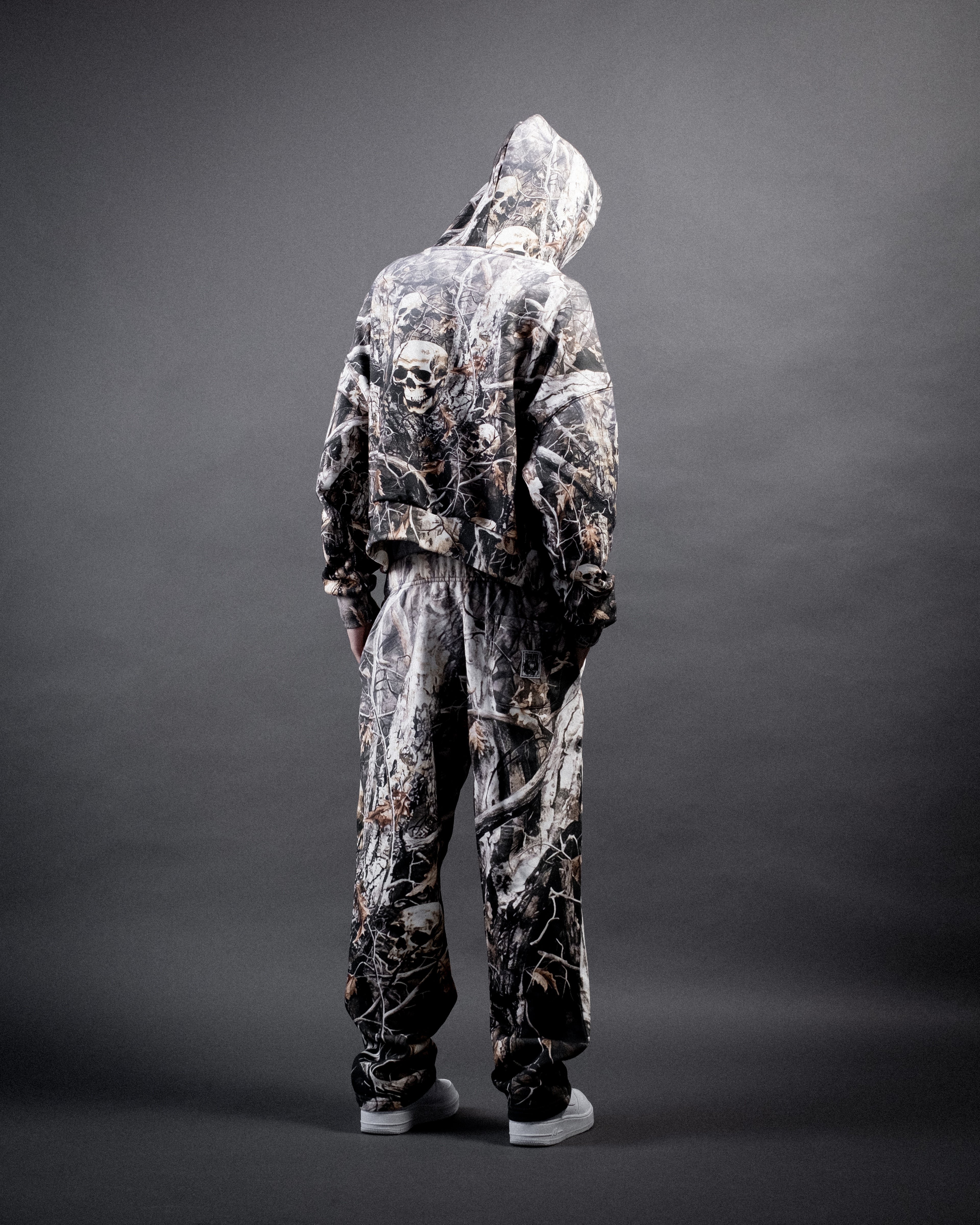 [PRE-ORDER] FEARTREE CAMO SWEATPANTS